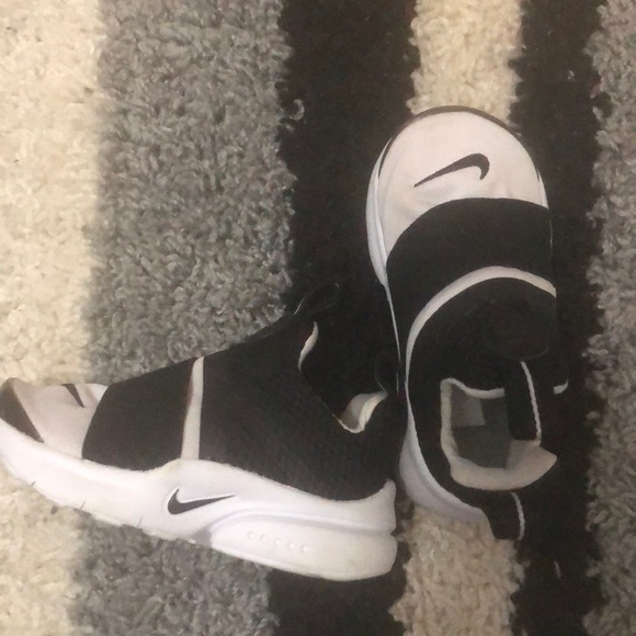 Nike - Picture 2 of 3